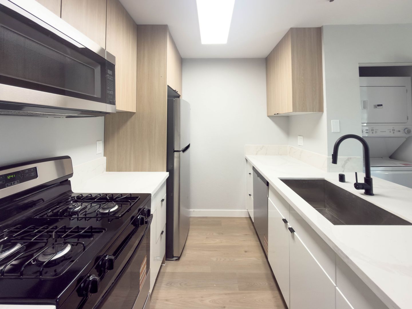 Venice Apartment: 1400 Venice Blvd