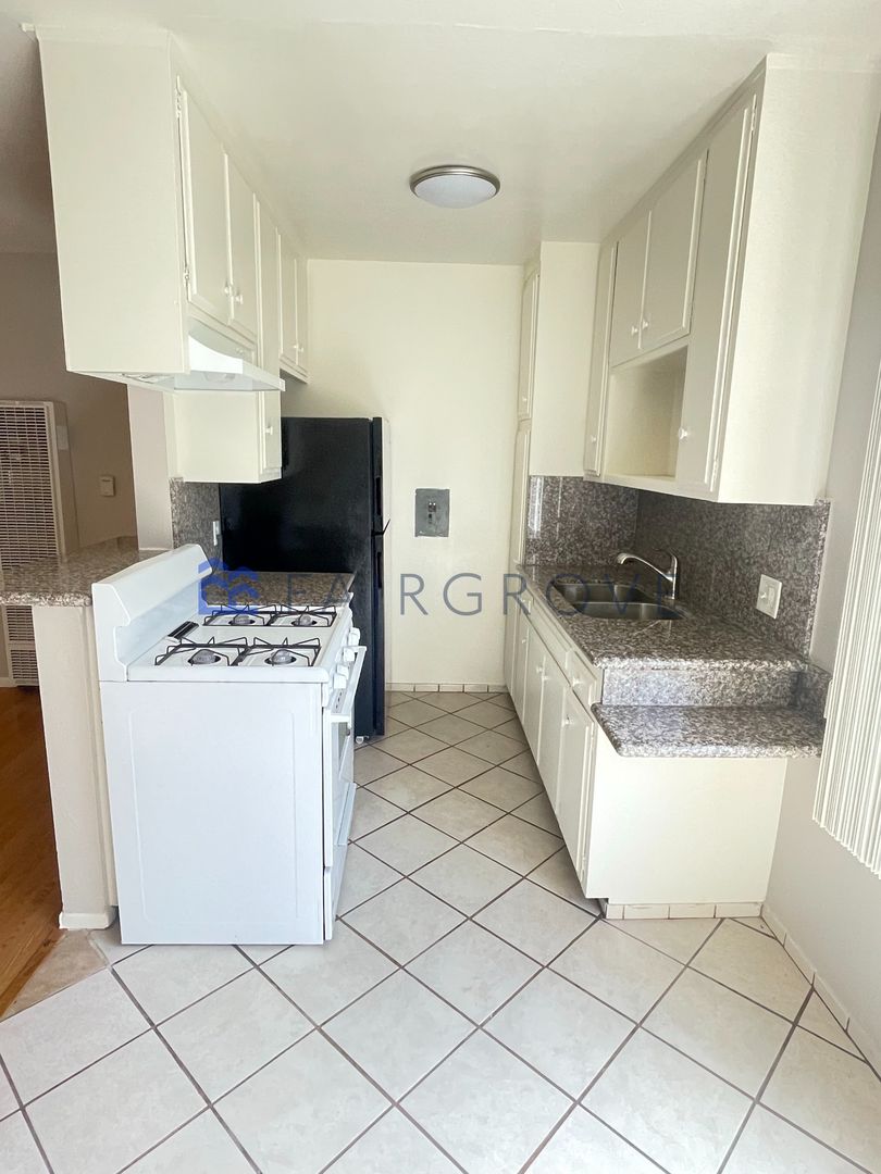 Los Angeles Apartment: 12730 Matteson Ave