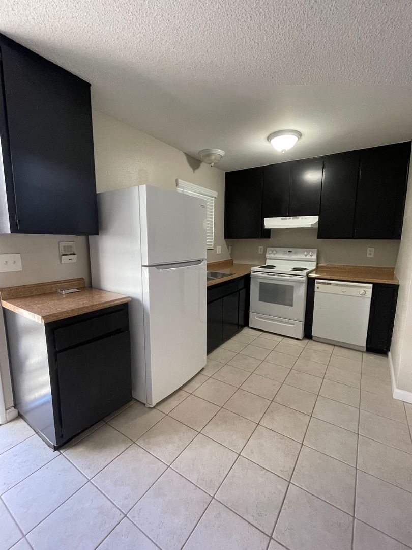 San Diego Apartment: 5622 University Ave