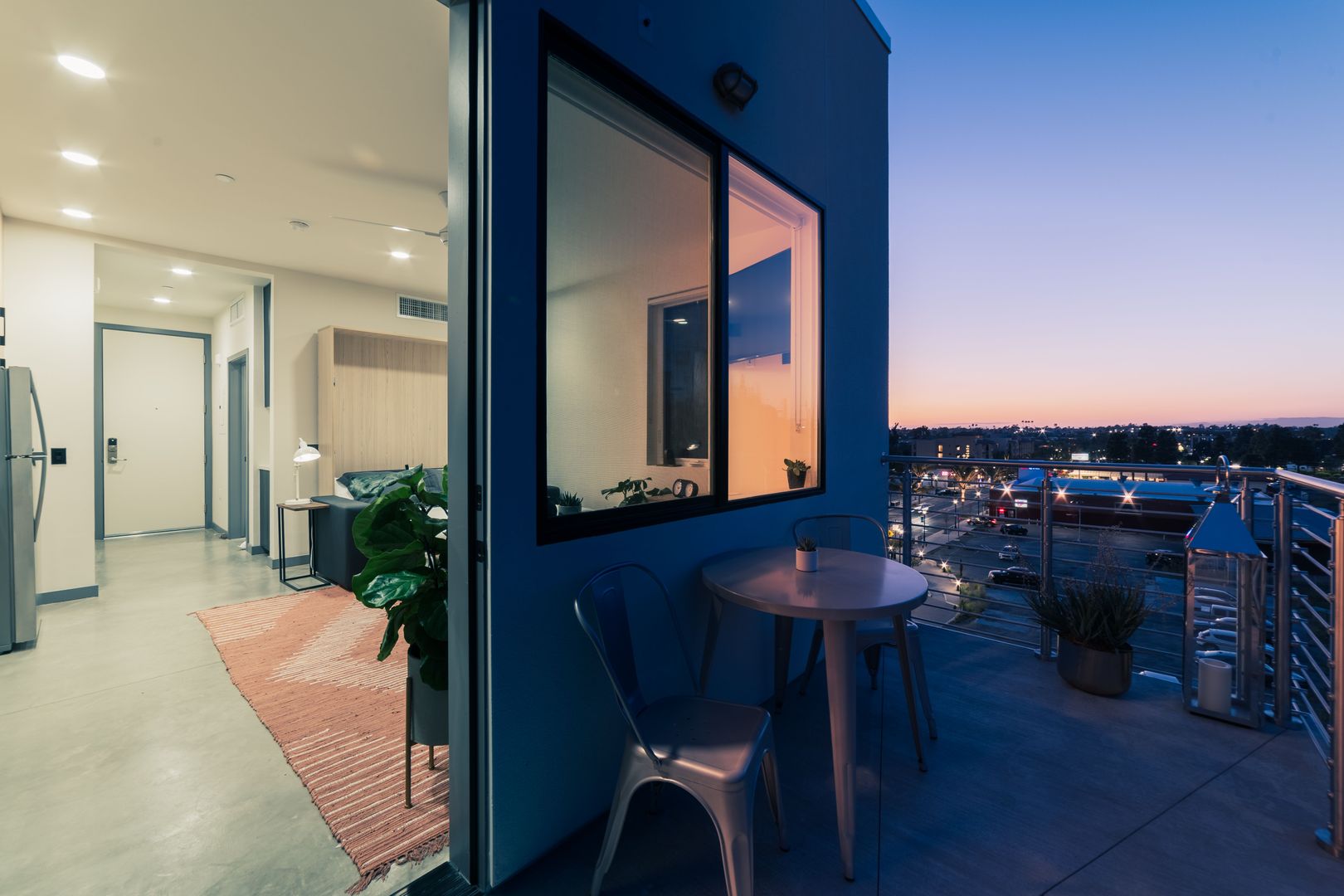 Vista Apartment: 516 S. Santa Fe Avenue