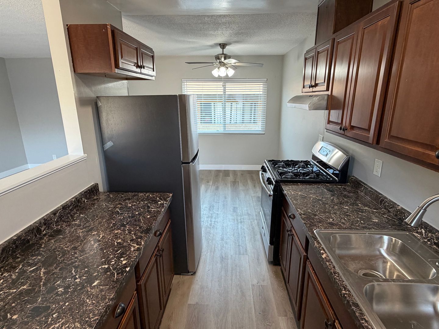 Azusa Apartment: 1311 N Azusa Ave