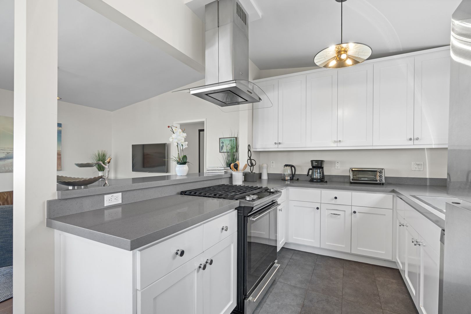 Venice Apartment: 707 - 707 1/2 6th Ave