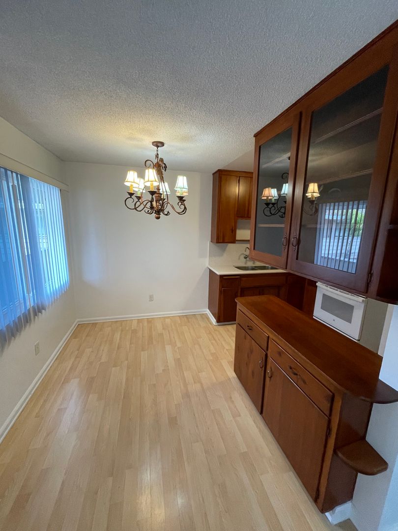 El Cajon Apartment: 943-83 E Madison Ave