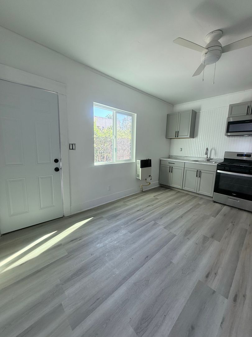 Long Beach Apartment: 721 E 7th Street