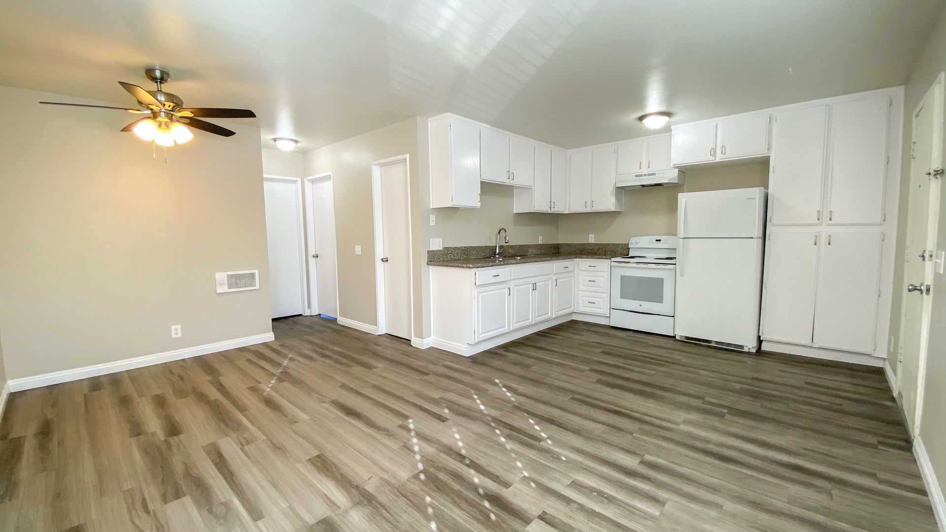 San Diego Apartment: 4960-4970 Auburn Drive