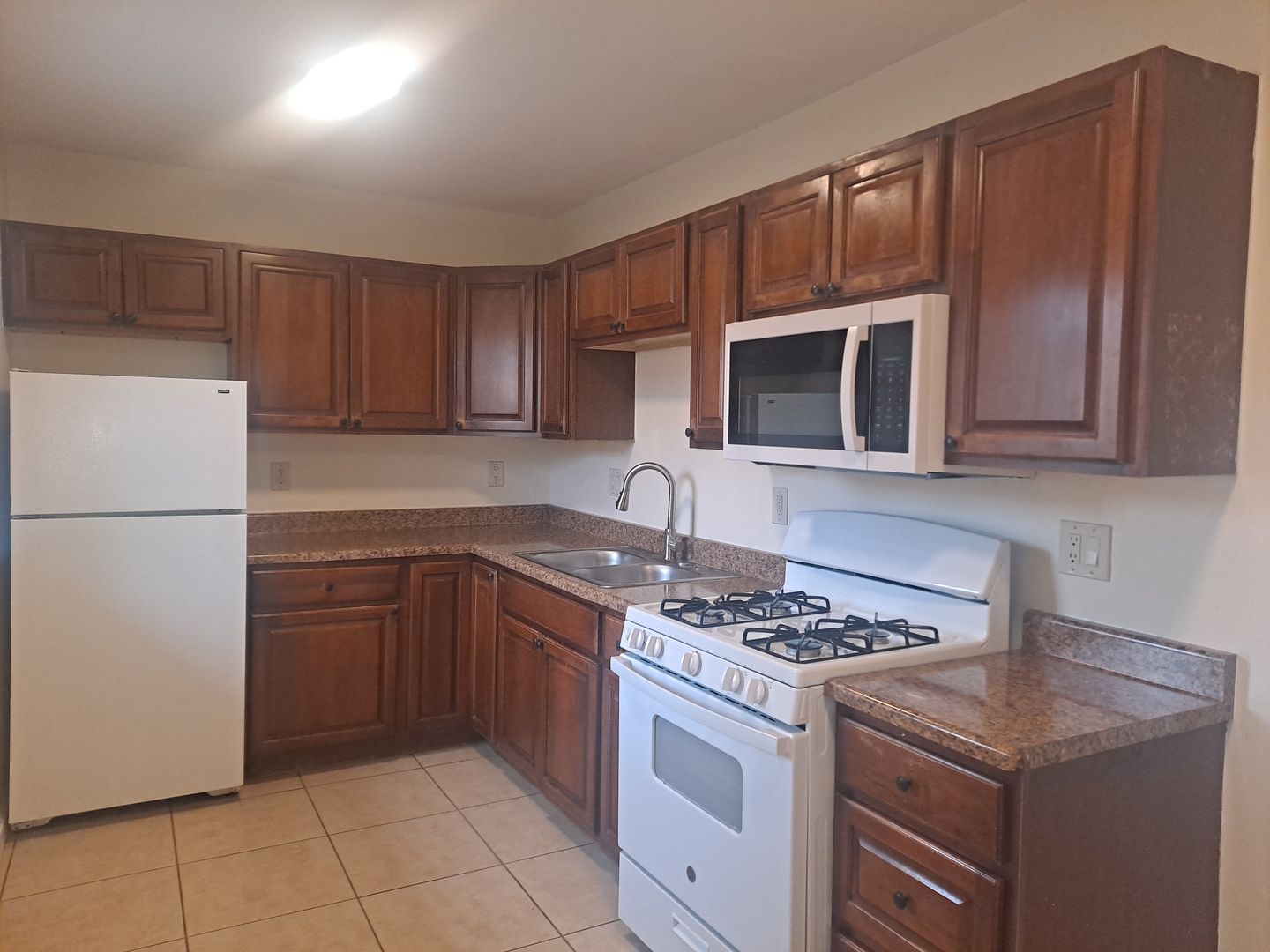 National City Apartment: 918-926 E 5th St