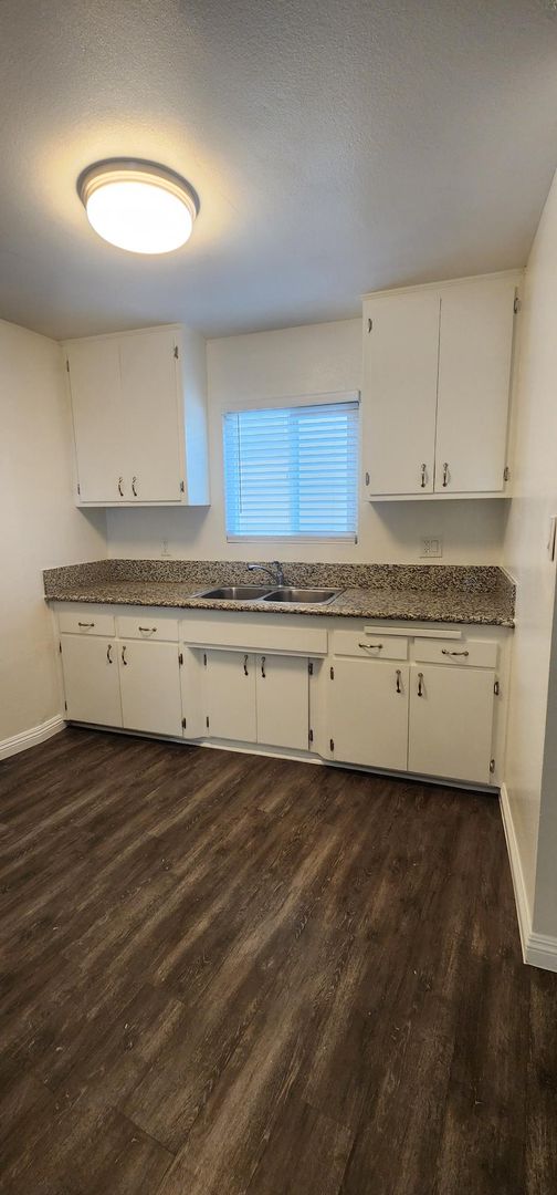 Whitter Apartment: 11506 Obert Ave