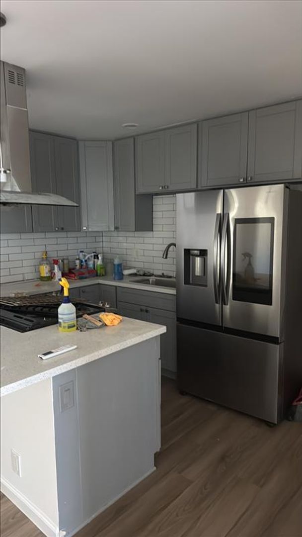 Long Beach Apartment: 2219 E 10th St