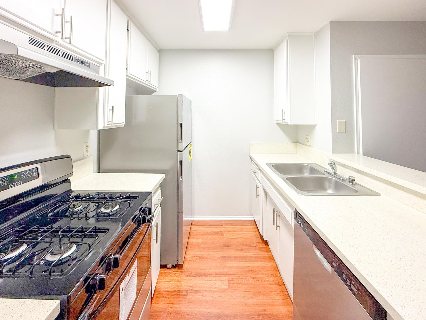 Venice Apartment: 1400 Venice Blvd