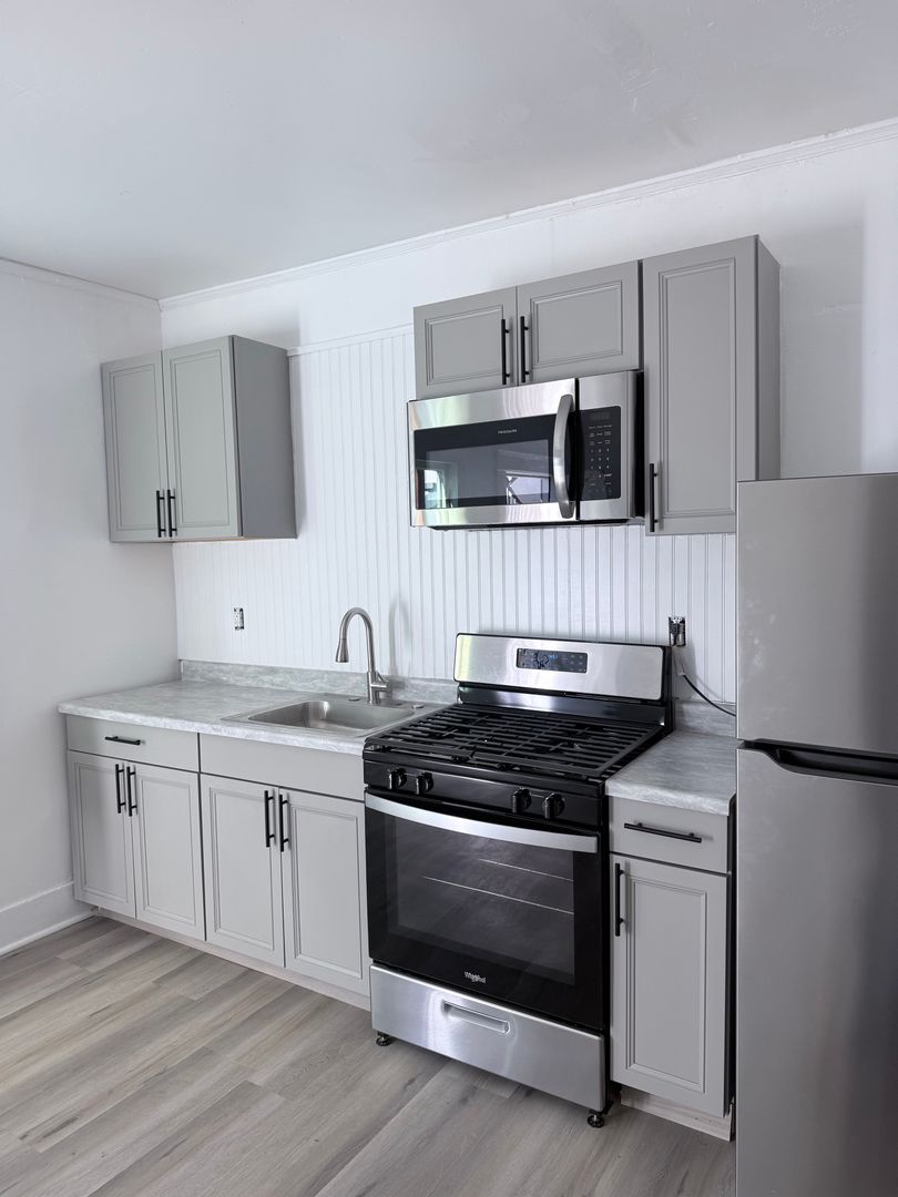 Long Beach Apartment: 721 E 7th Street