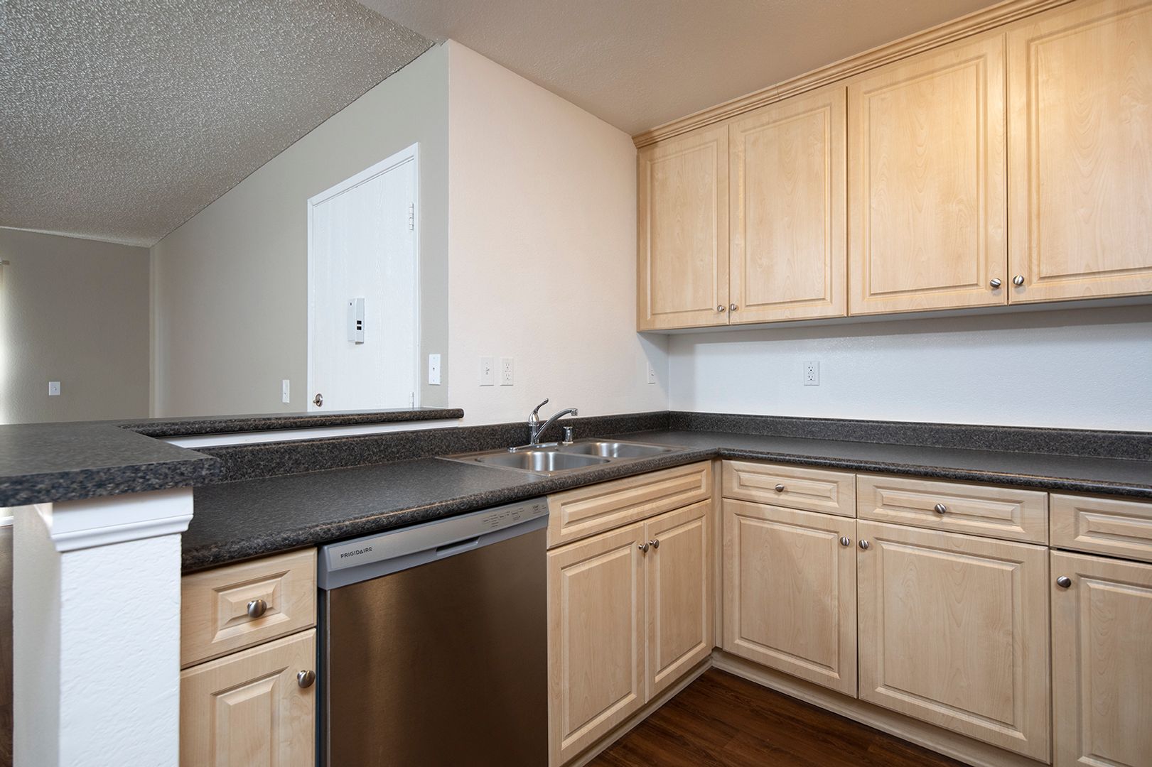 Chula Vista Apartment: 652 Moss St