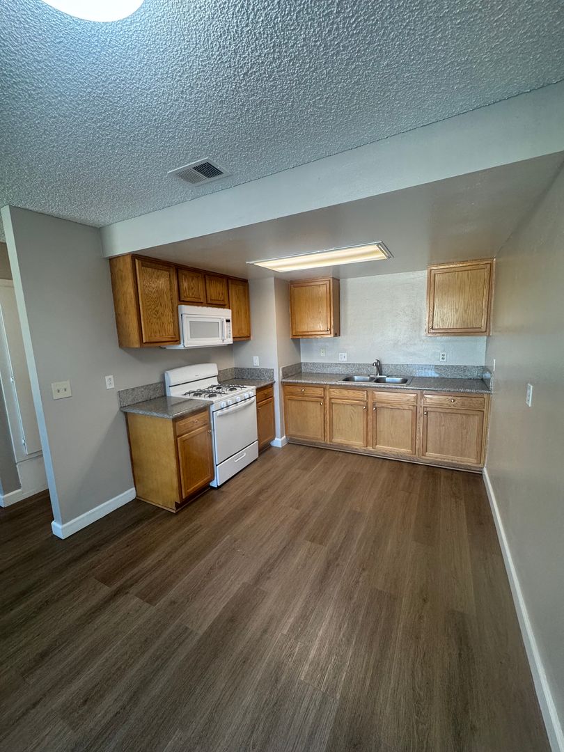 Santa Ana Apartment: 1905 N Bush St