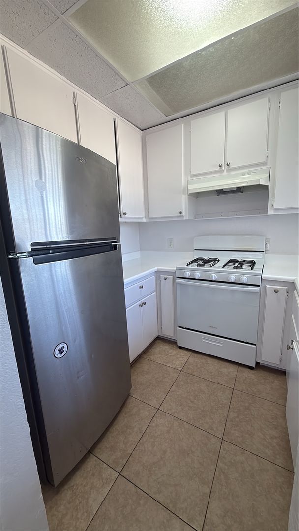 Gardena Apartment: 1546 W 145th St