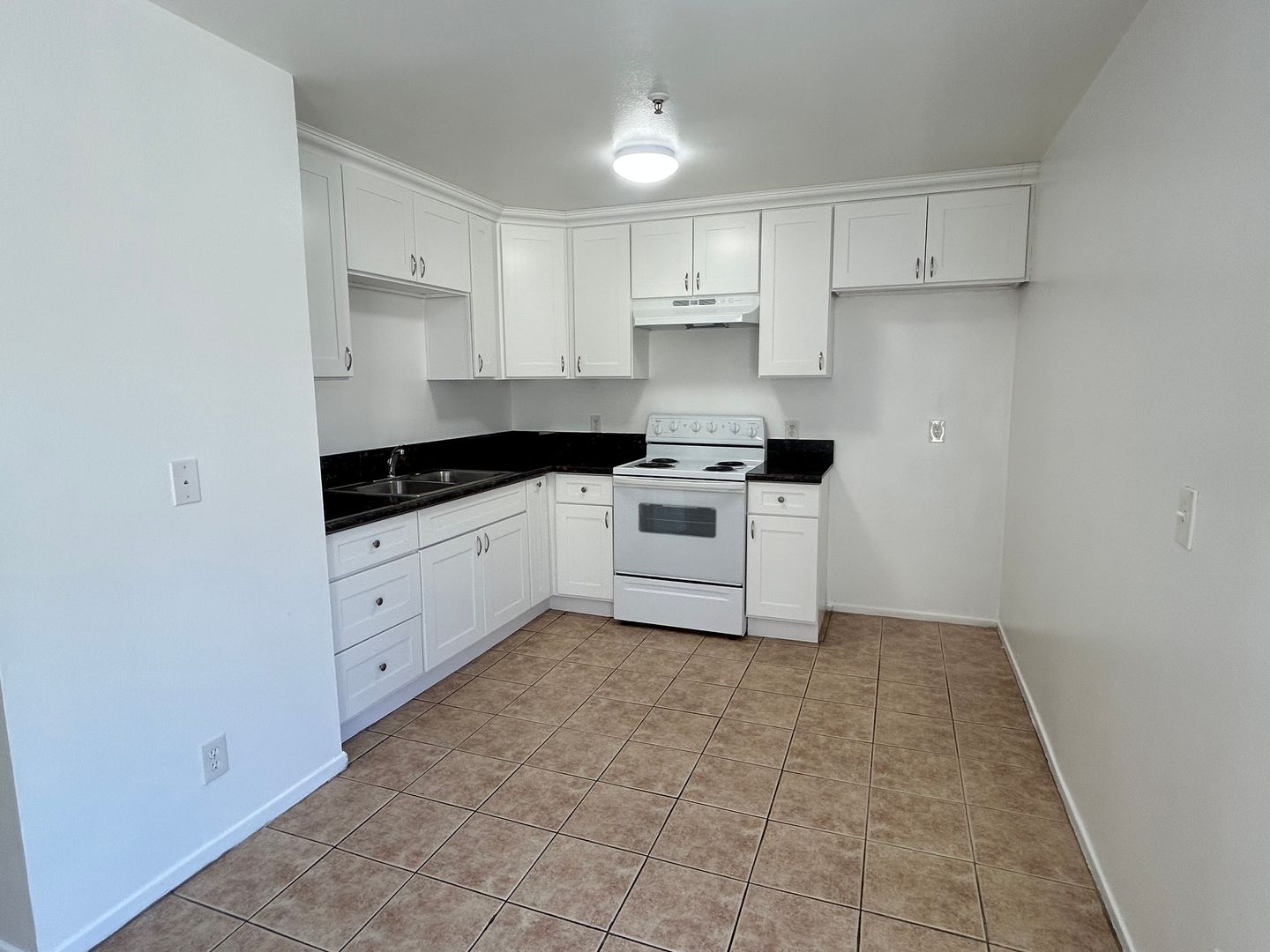 Santa Ana Apartment: 412 N Baker St