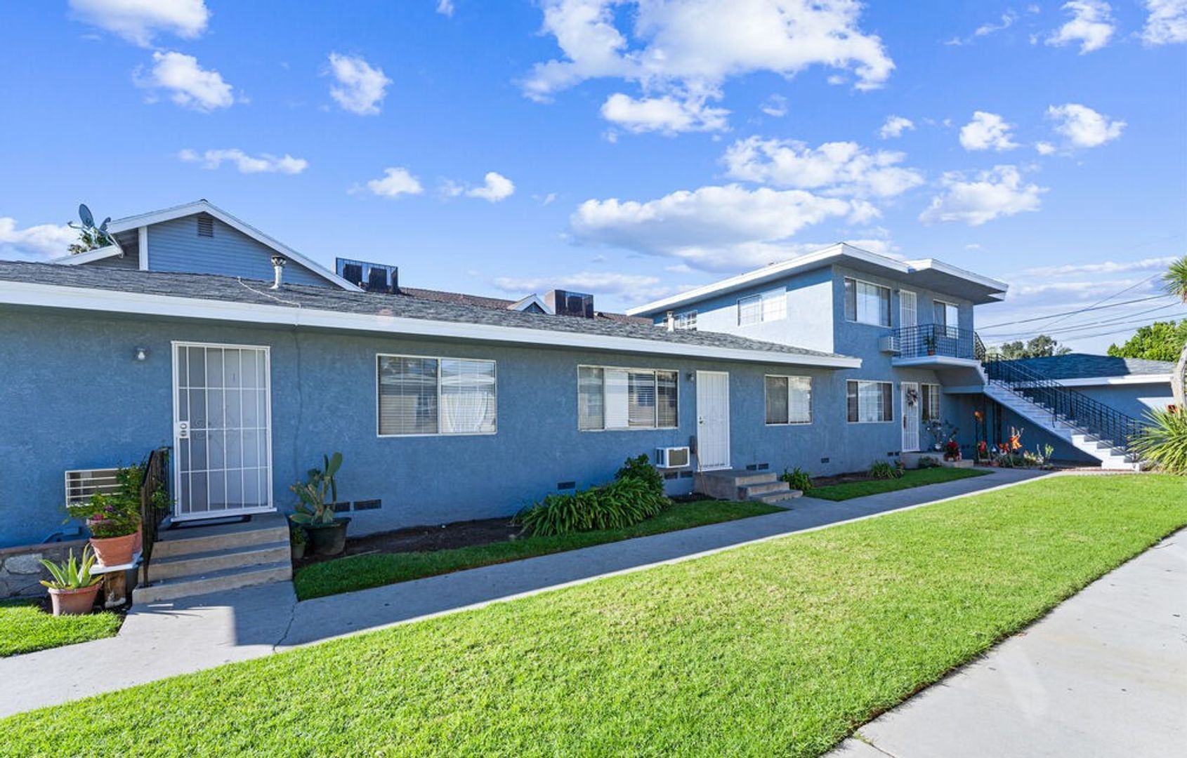 Anaheim Apartment: 1221 W. Diamond St