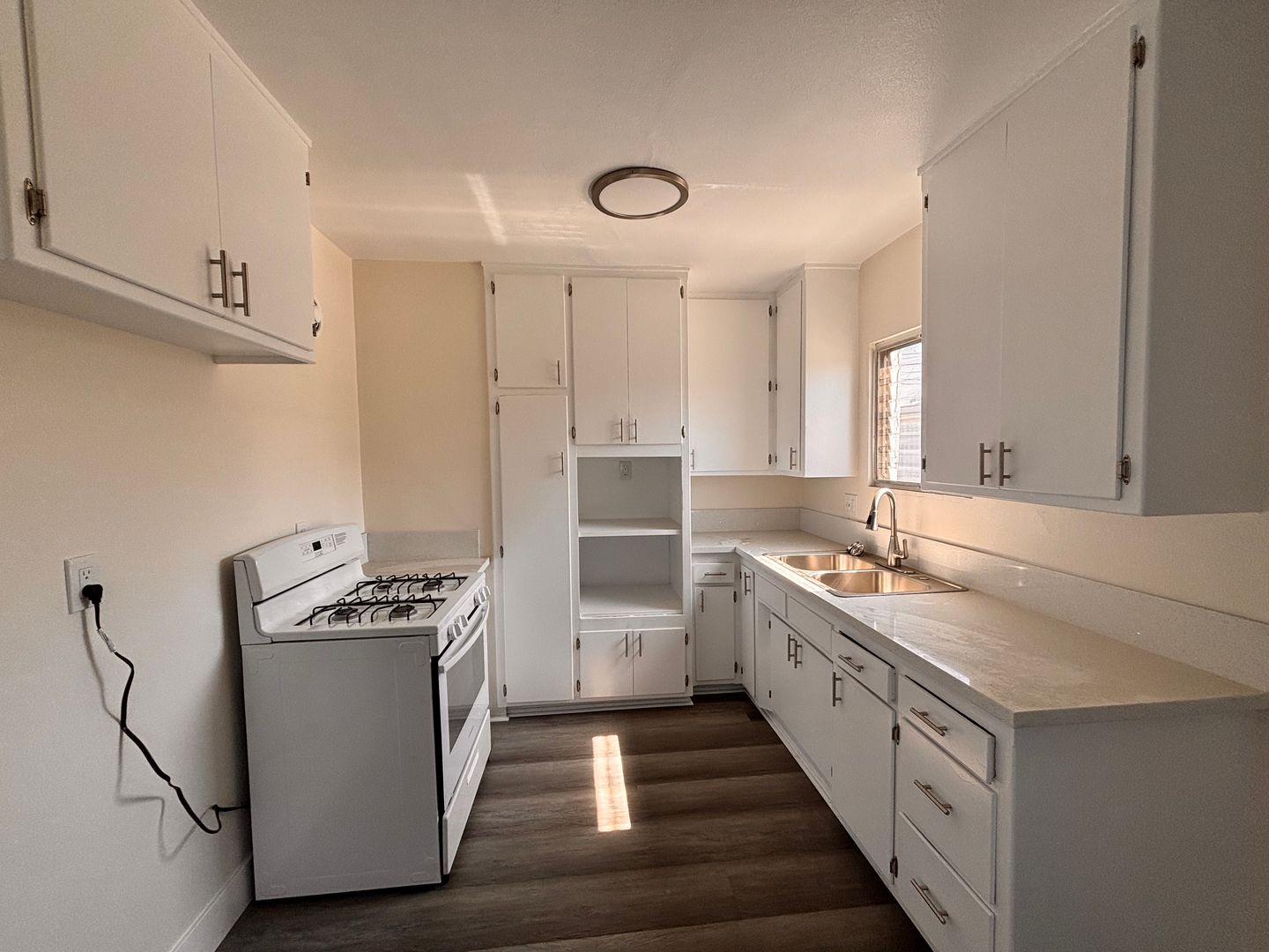 Santa Fe Springs Apartment: 8028 Boer Ave