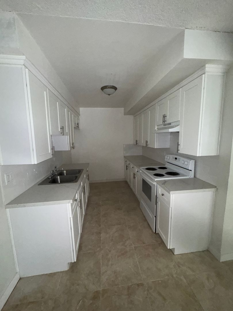 Anaheim Apartment: 205 E Clifton Ave