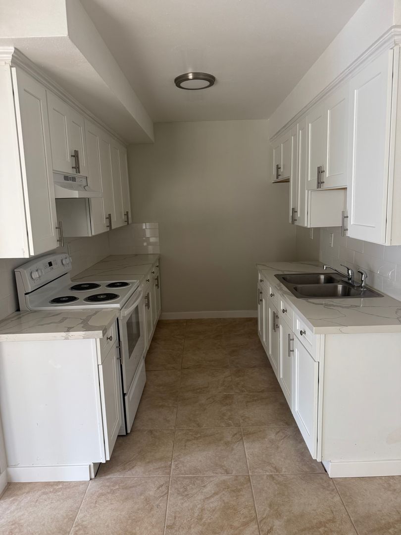 Anaheim Apartment: 205 E Clifton Ave