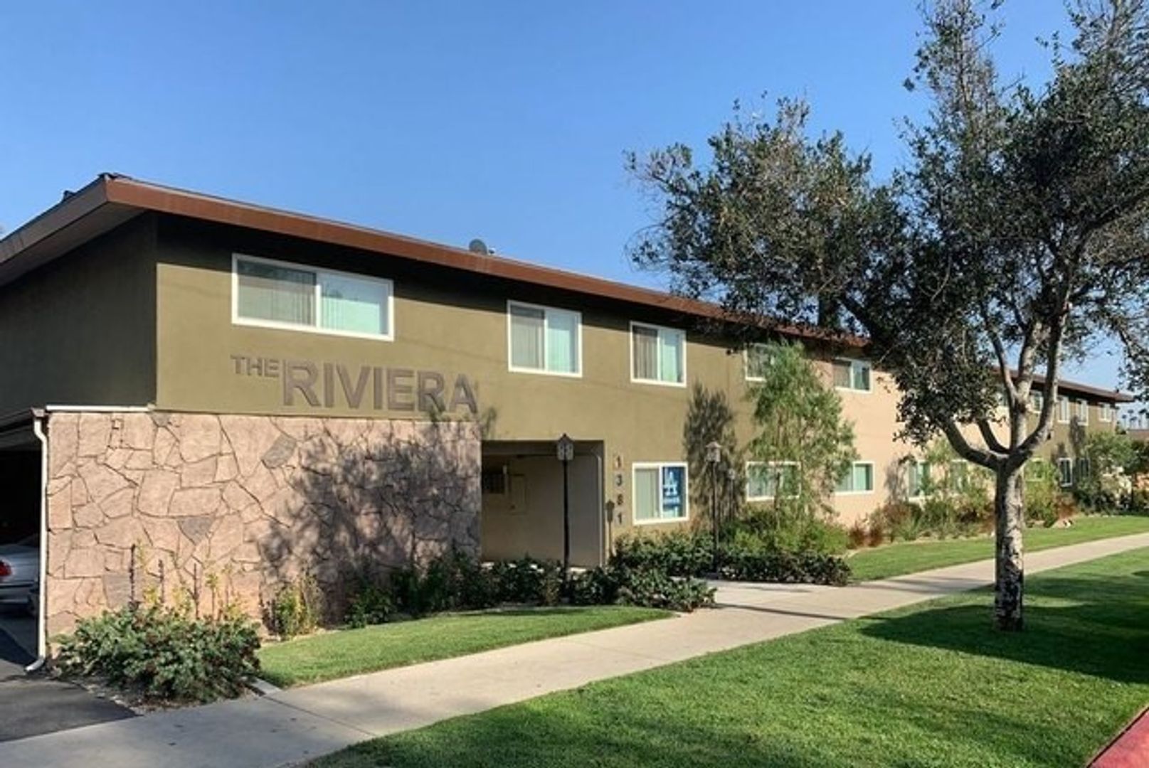 Azusa Apartment: 1381 N San Gabriel Canyon Rd