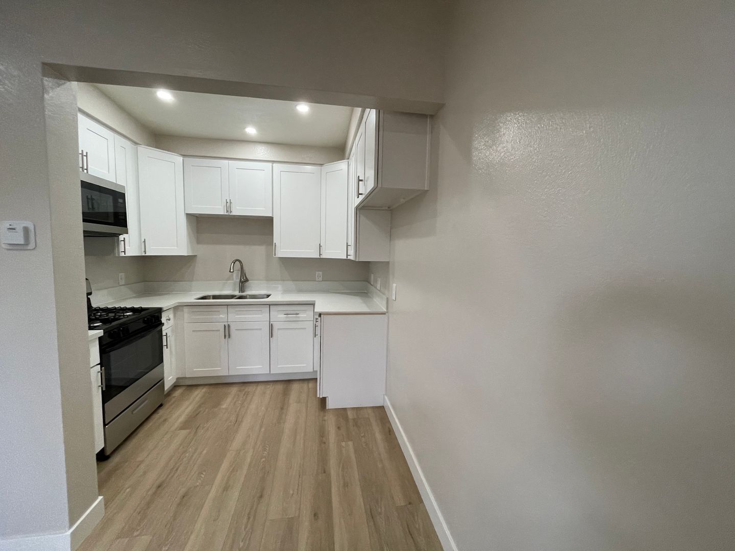 Orange Apartment: 500-565 N Citrus St