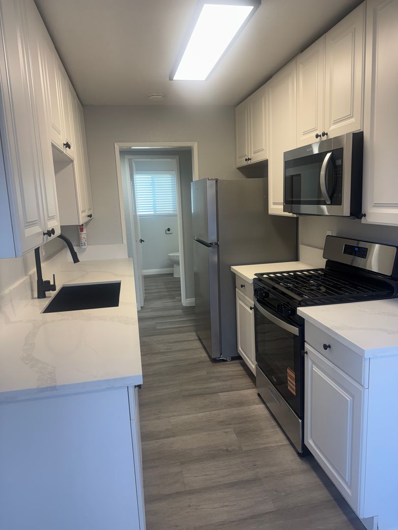 Huntington Beach Apartment: 16861 Green Ln