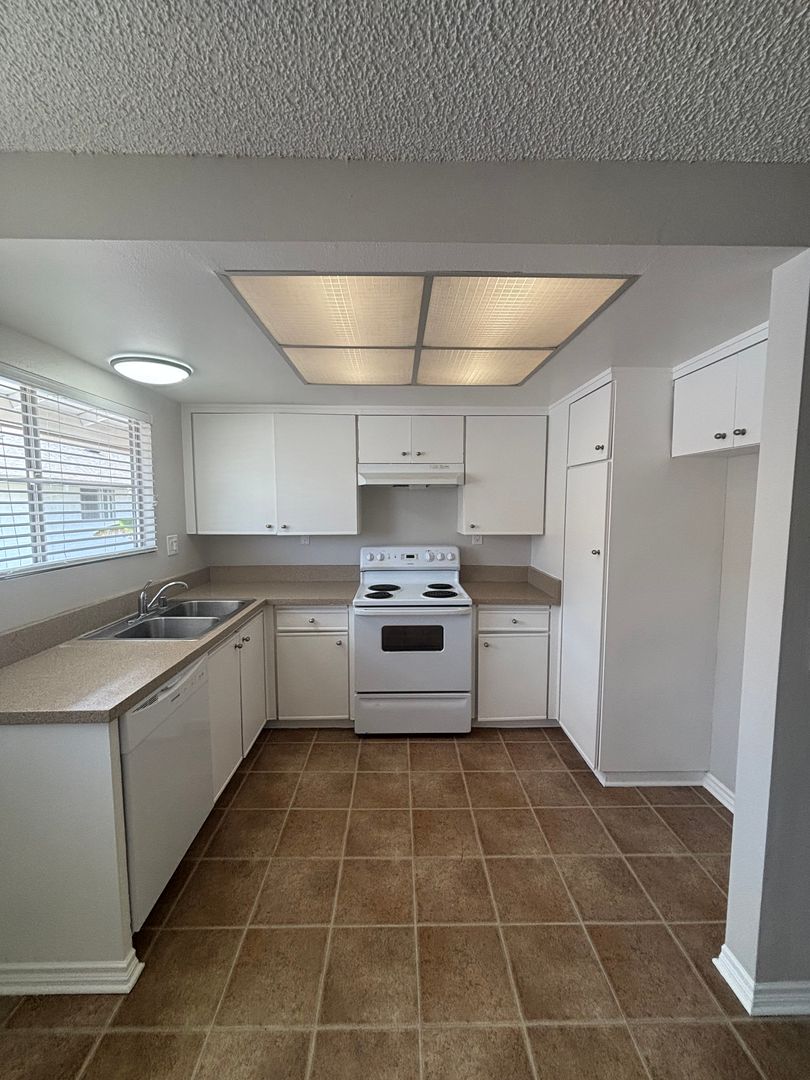 Garden Grove Apartment: 12221 Beach Blvd