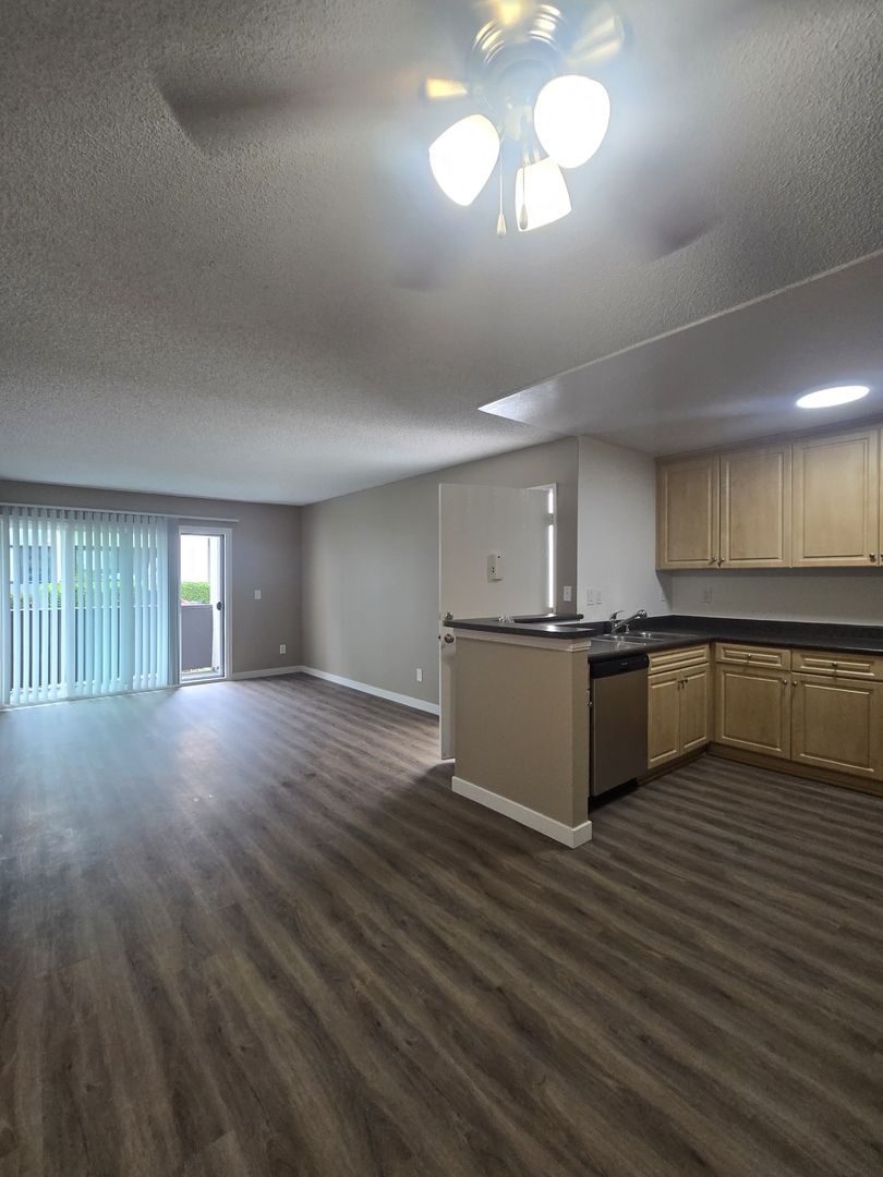 Chula Vista Apartment: 652 Moss St