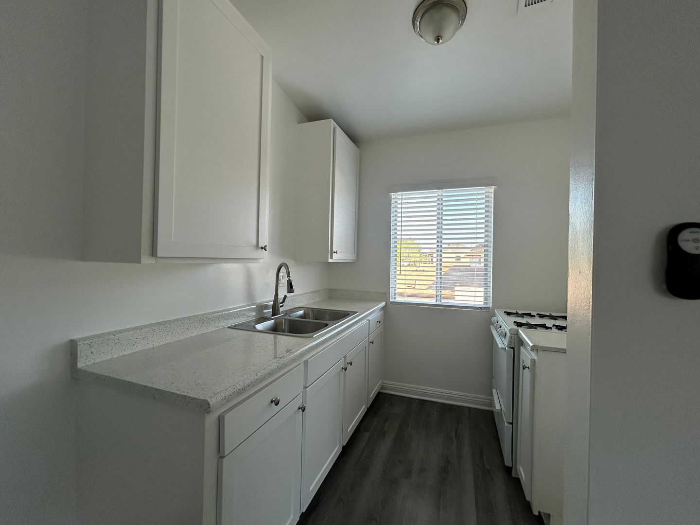 Downey Apartment: 10606 Lakewood Blvd