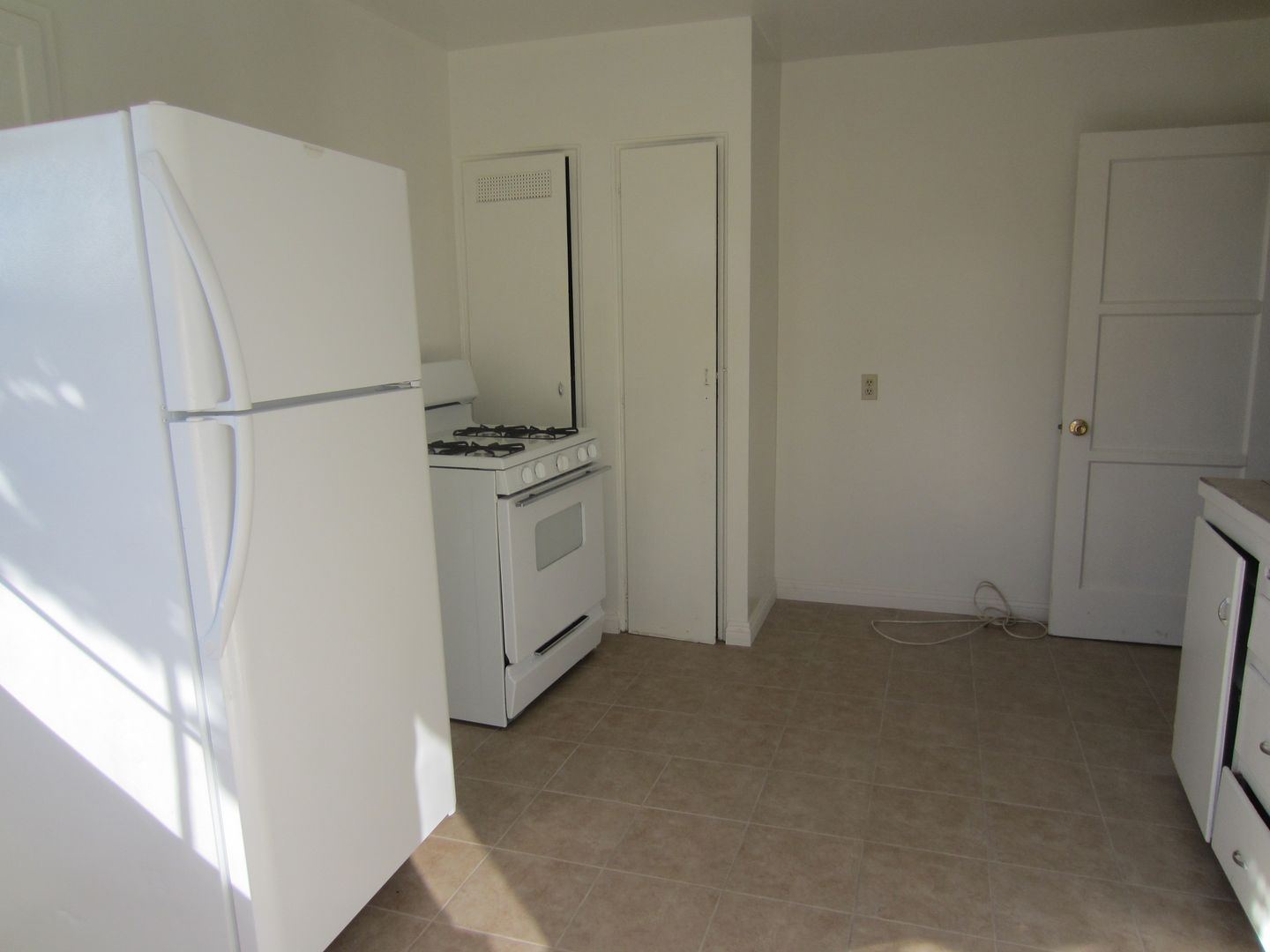 Long Beach Apartment: 1319-1325 E Phillips St