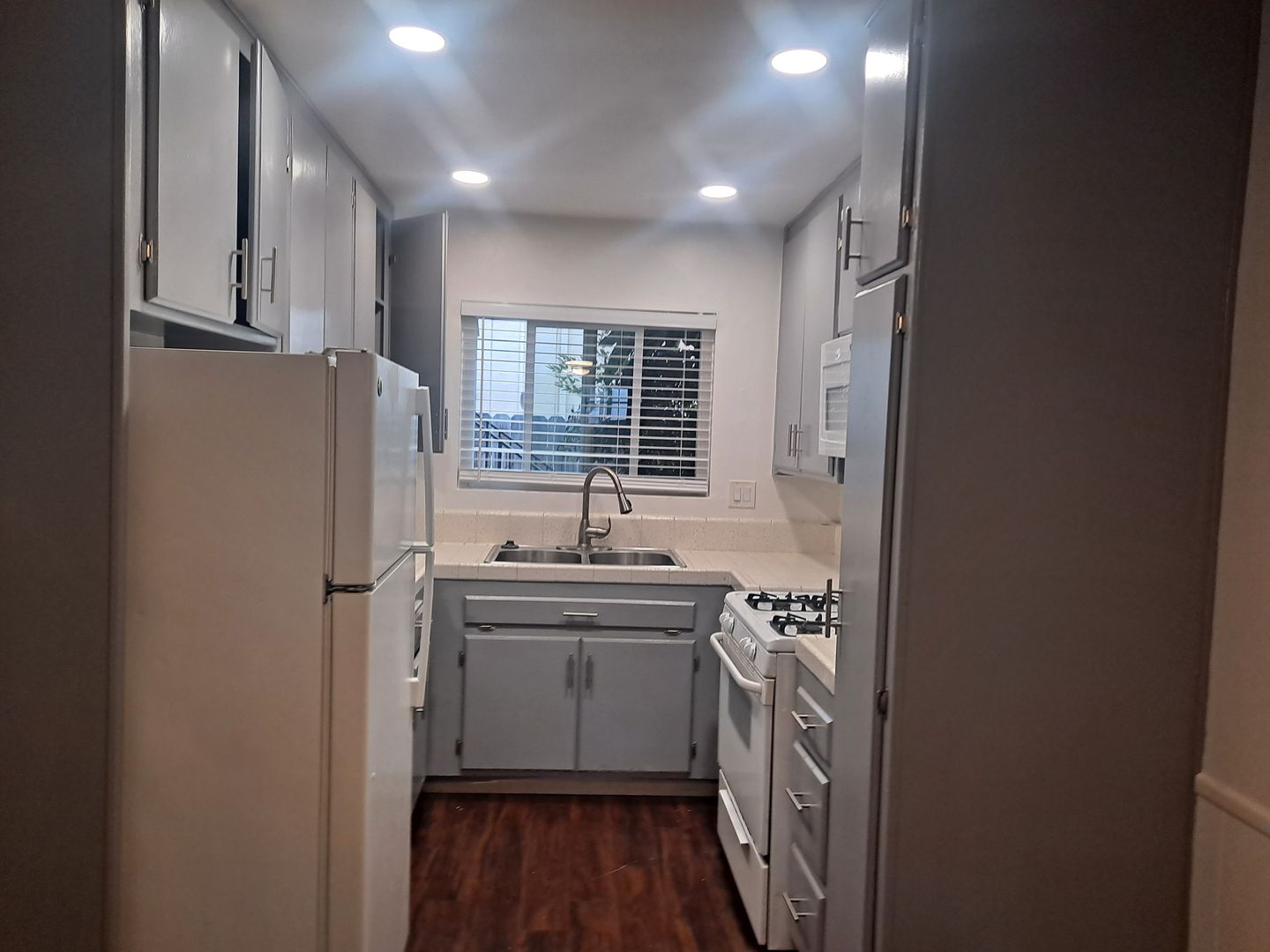 San Diego Apartment: 1663 Diamond St