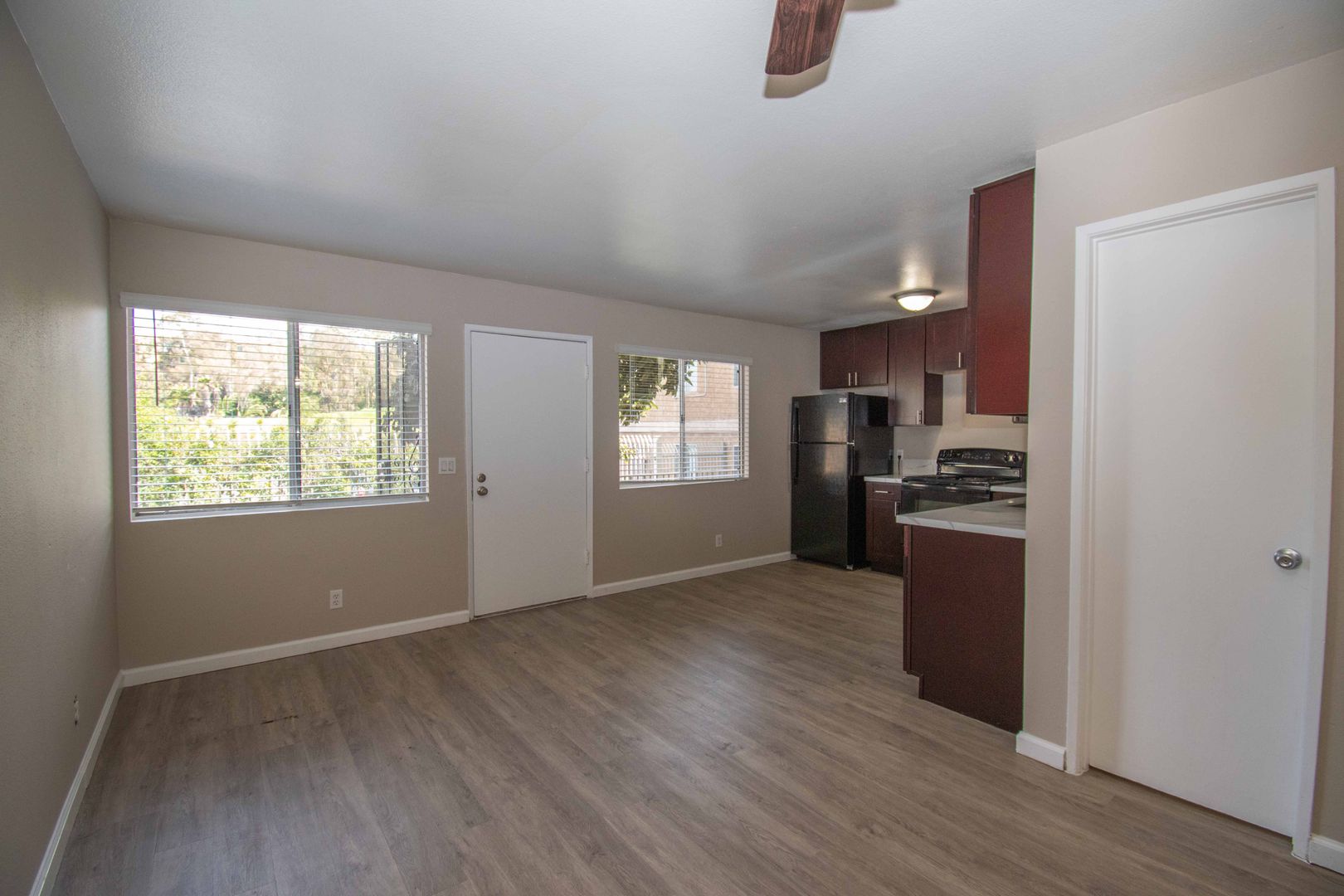 San Diego Apartment: 4960-4970 Auburn Drive