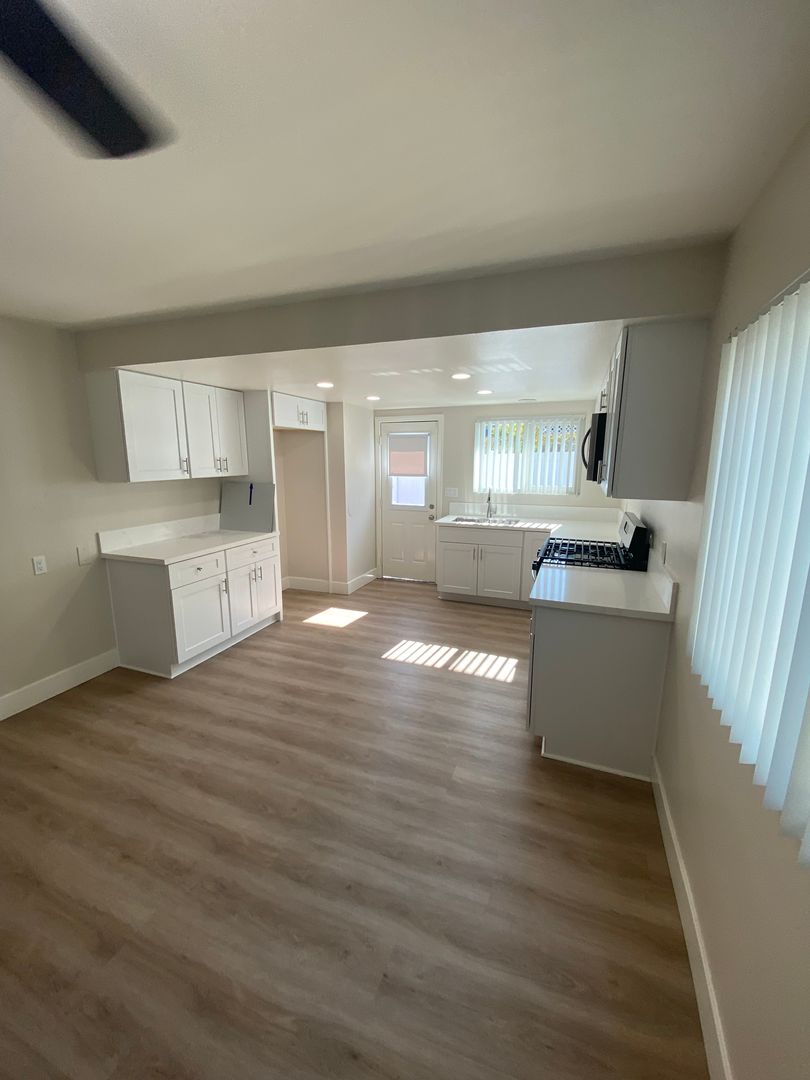 La Habra Apartment: 1400 Estate Dr