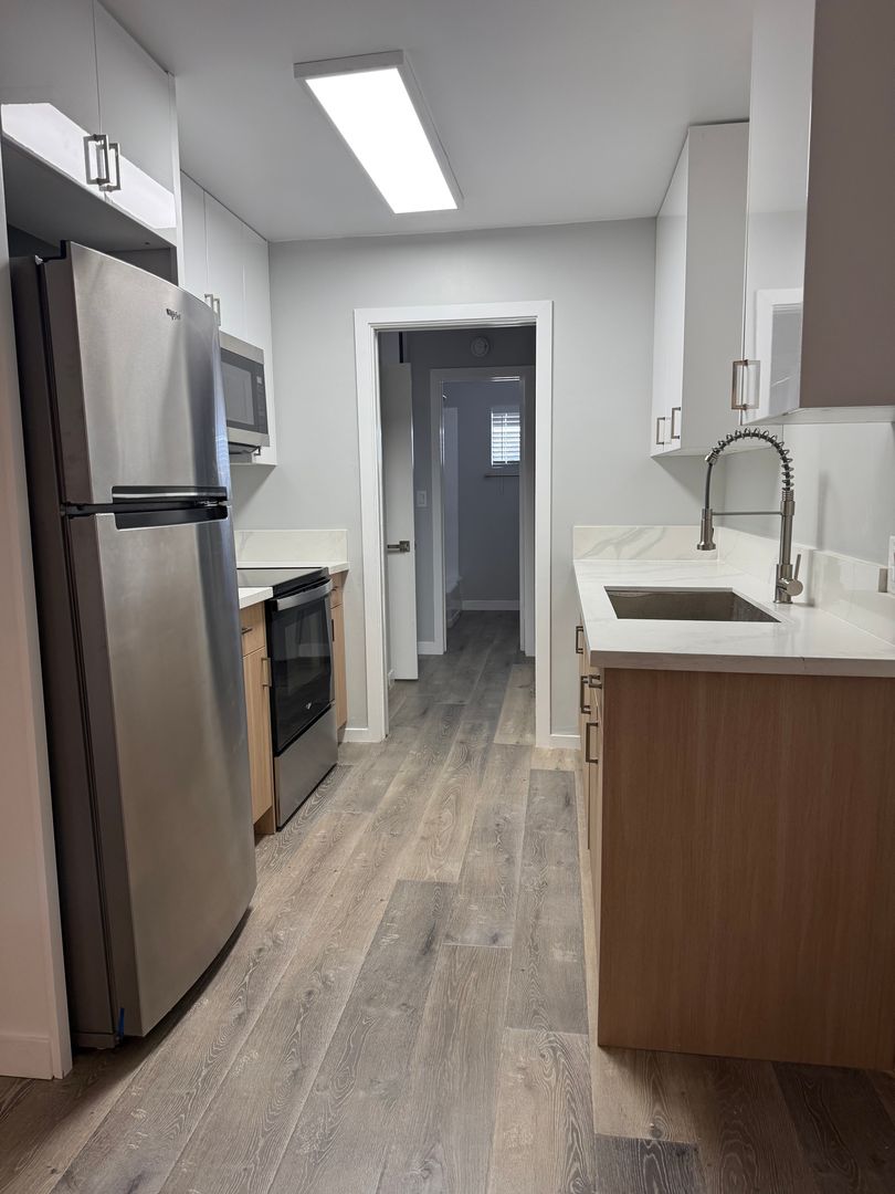 Long Beach Apartment: 3402 Gundry Ave