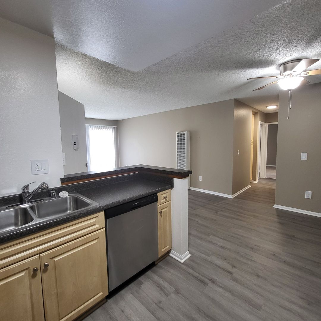 Chula Vista Apartment: 652 Moss St