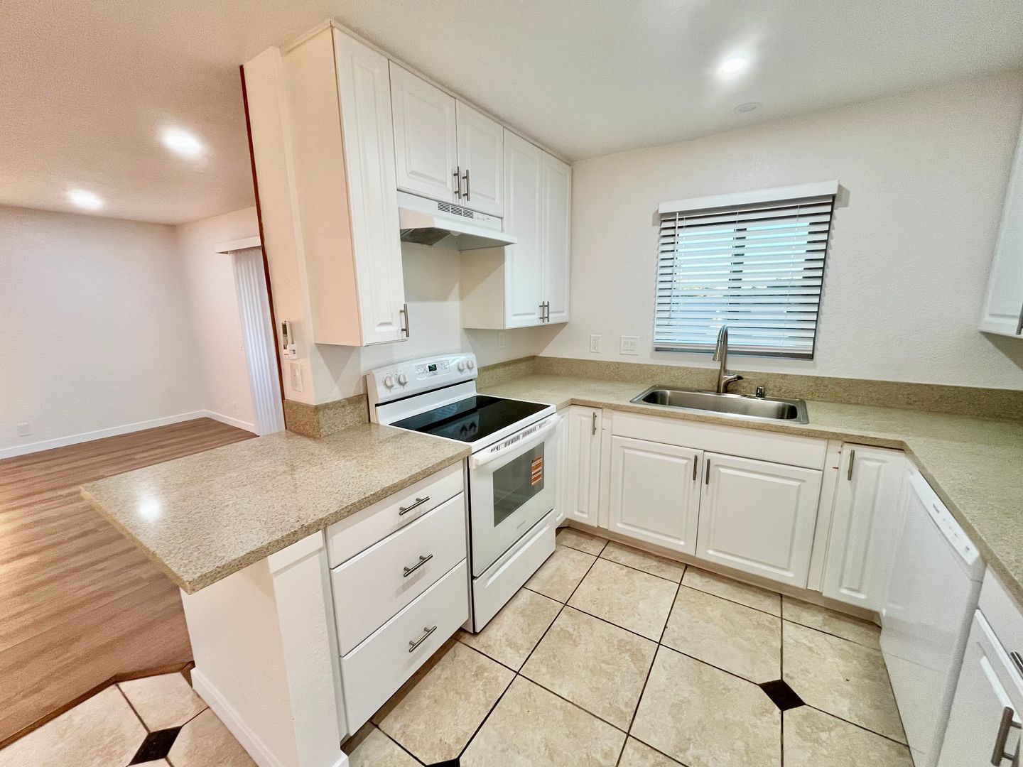 San Diego Condo: 4415 Clairemont Dr. - #3