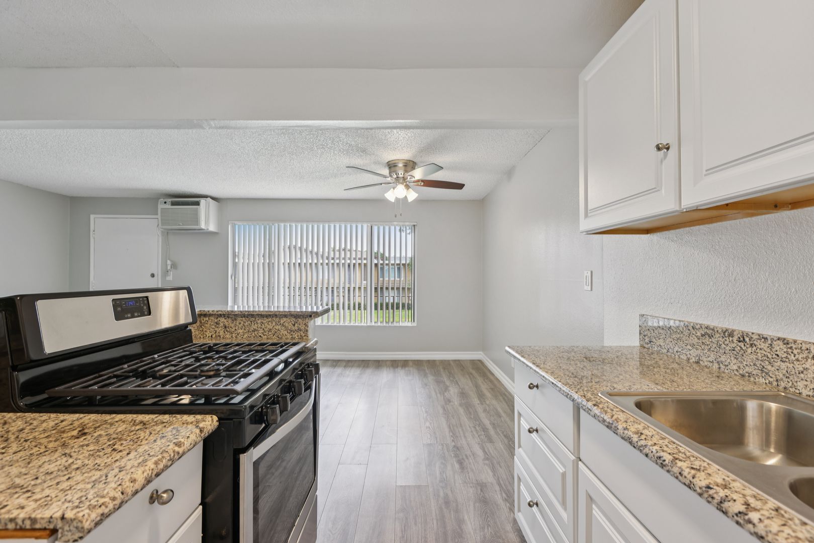 Anaheim Apartment: 145 S Westchester Dr