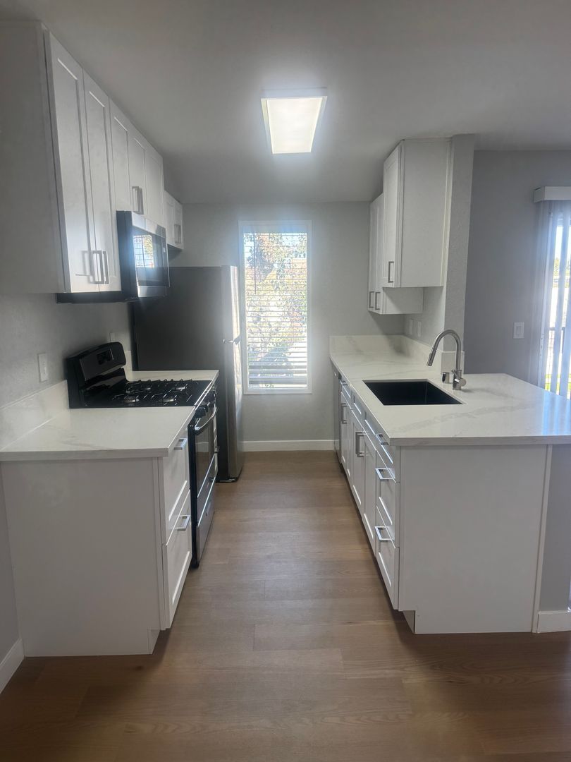 Huntington Beach Apartment: 16861 Green Ln