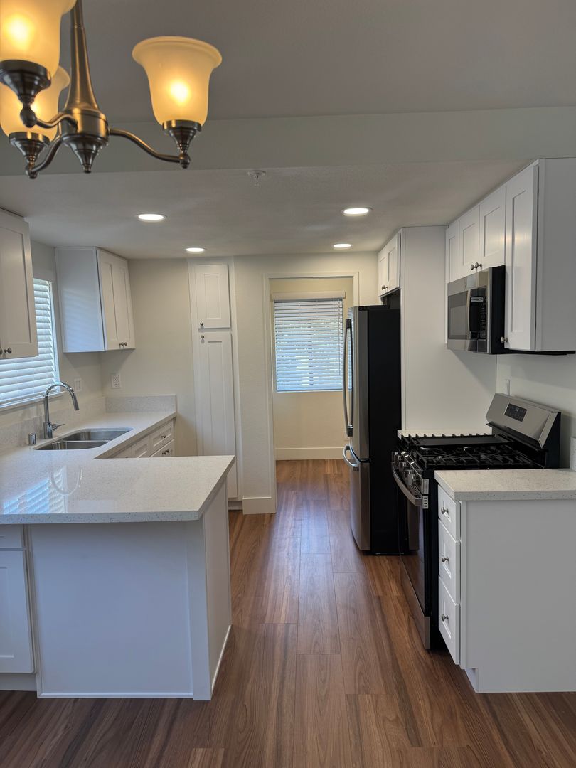 Brea Apartment: 204 E Ash St