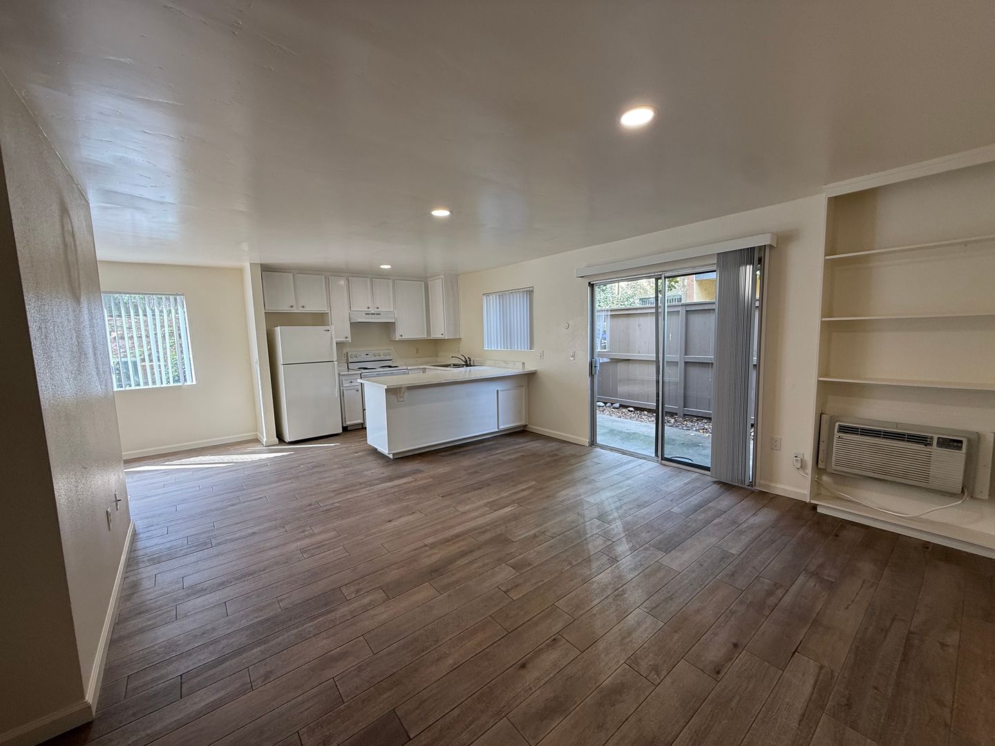 Vista Apartment: 1350 Calle Jules