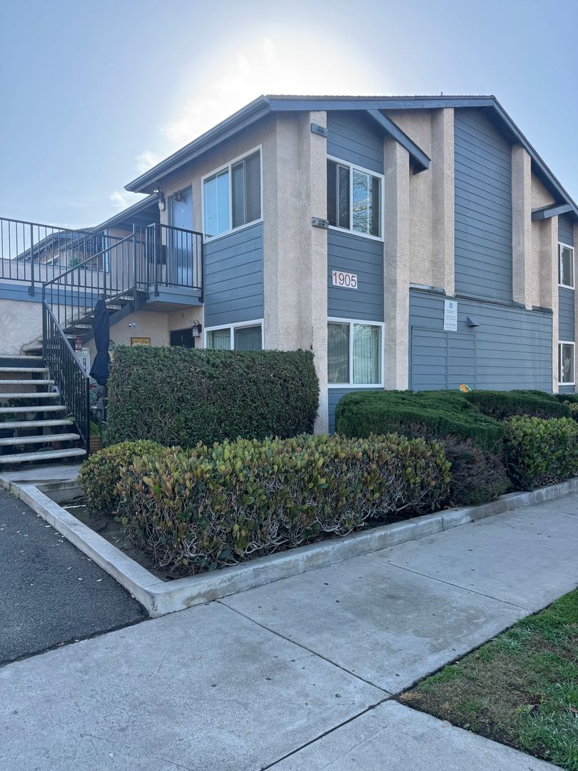 Santa Ana Apartment: 1905 N Bush St