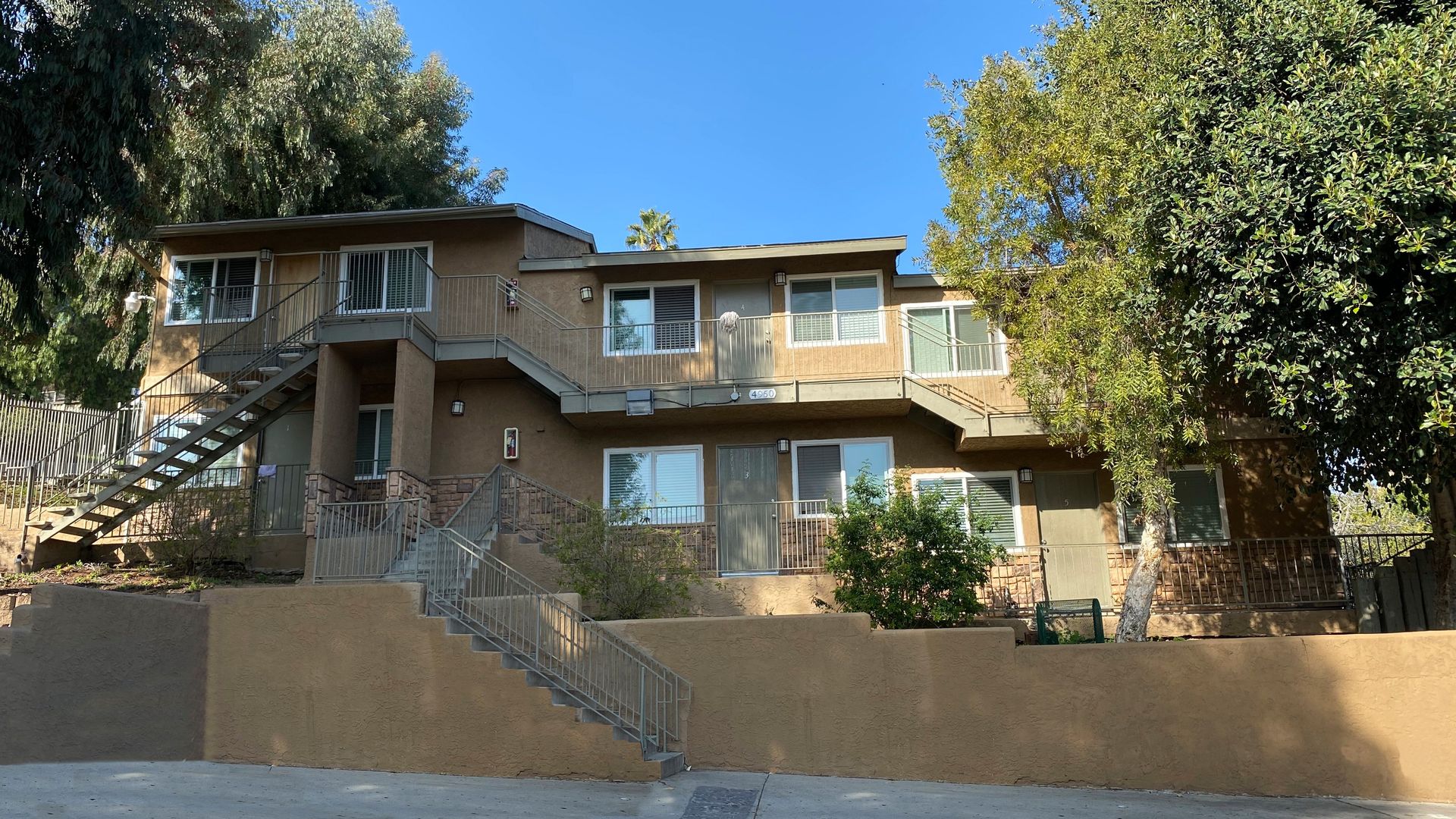 San Diego Apartment: 4960-4970 Auburn Drive