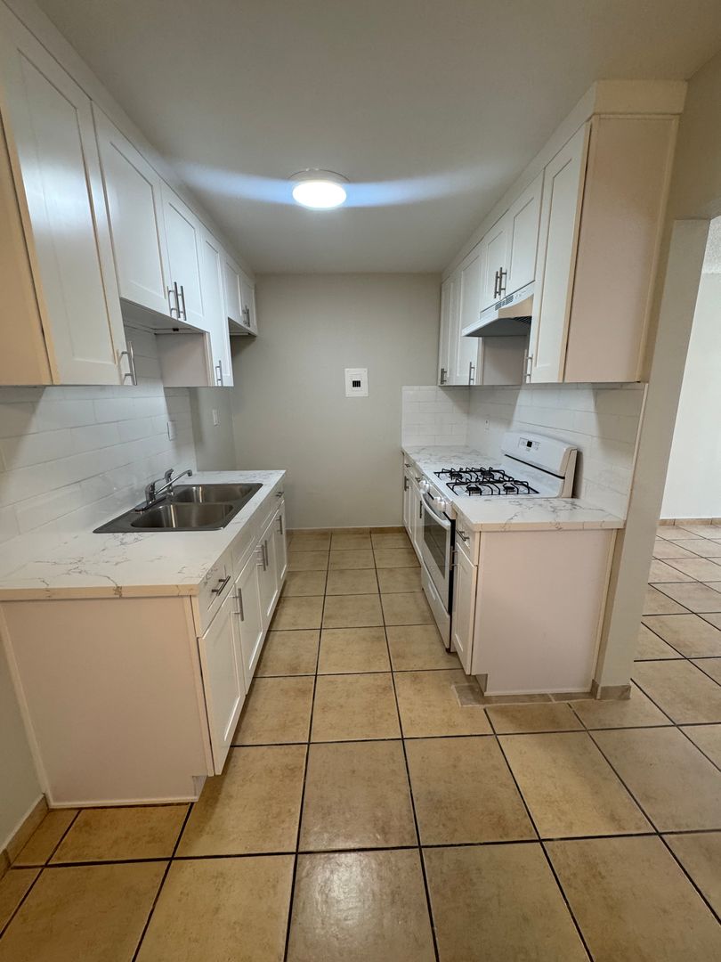 Santa Ana Apartment: 1622-1658 W Walnut St