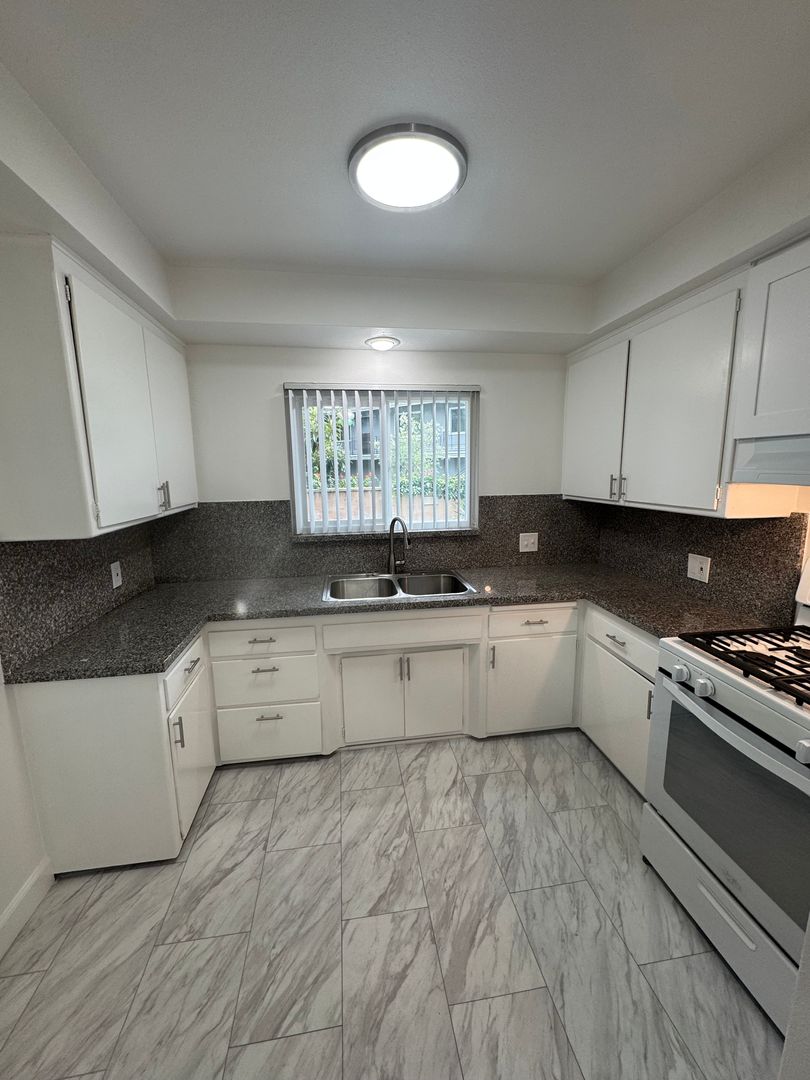 La Habra Apartment: 2250-2260 Kenrich Ct