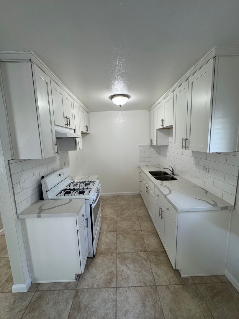 Santa Ana Apartment: 1901 N Bush St