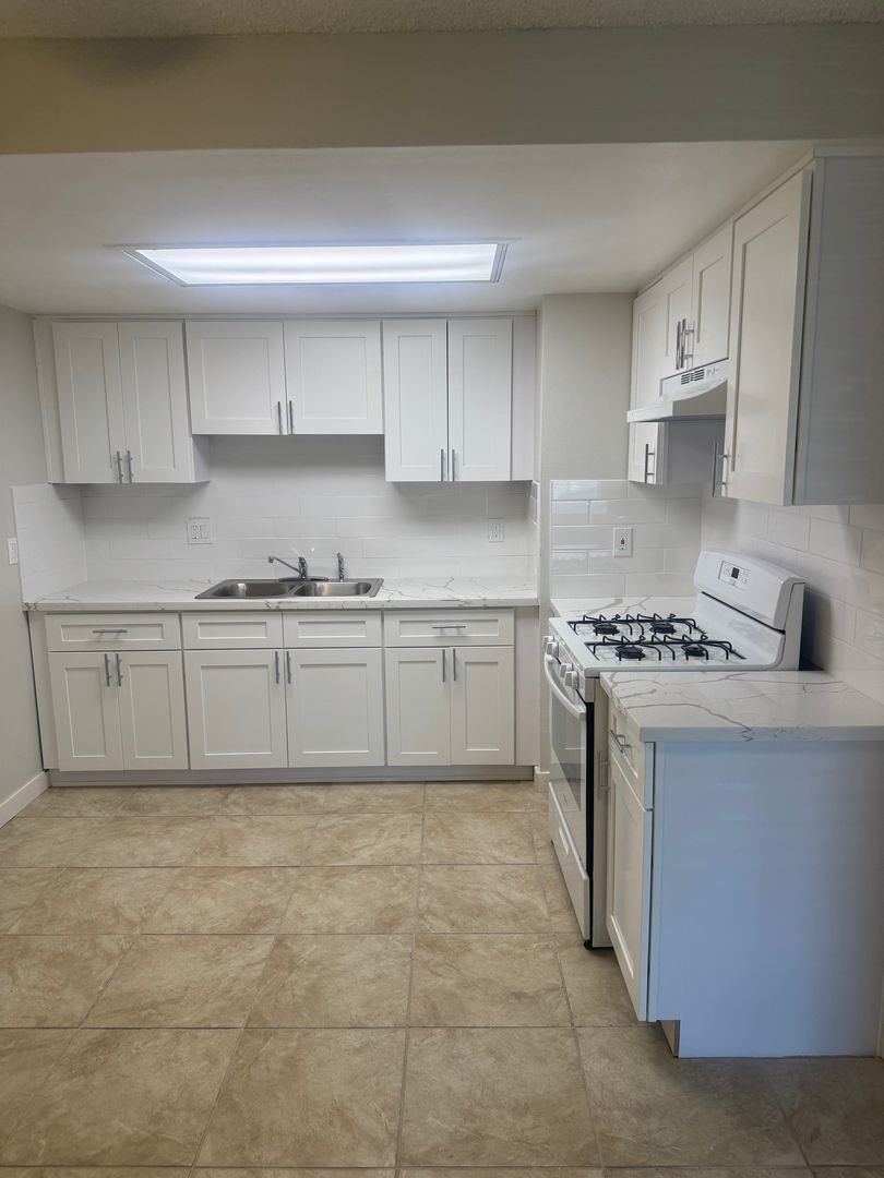 Santa Ana Apartment: 1905 N Bush St