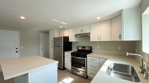 North Park Living: 2 Bed / 2 Bath Apartment in Gated Community with Rentable Garages – photo 1