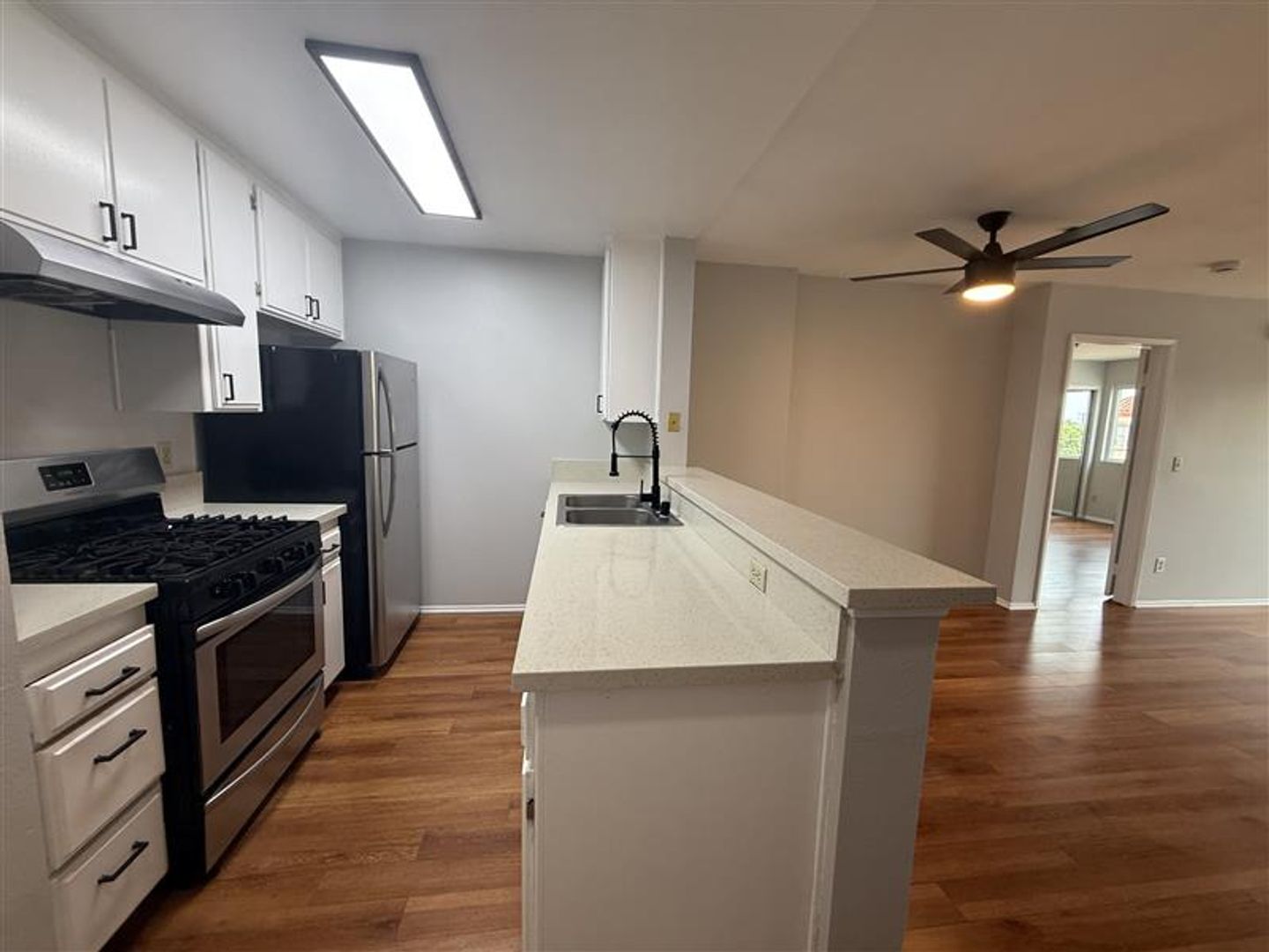 Venice Apartment: 1400 Venice Blvd