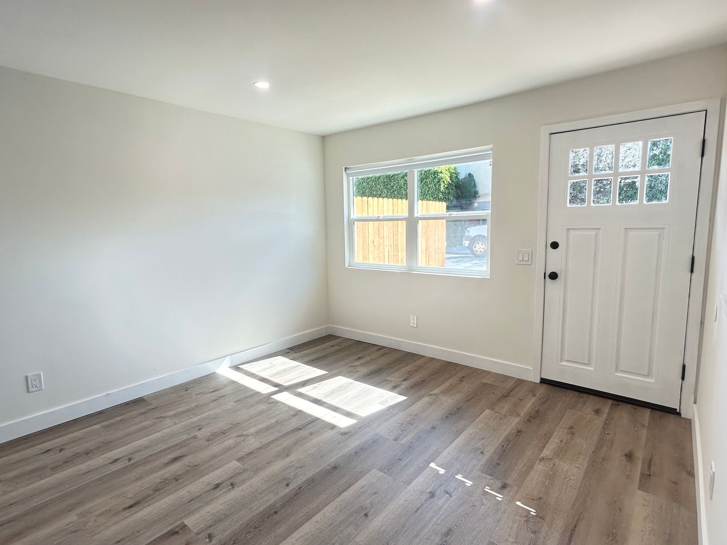 Santa Ana Apartment: 422 E Walnut