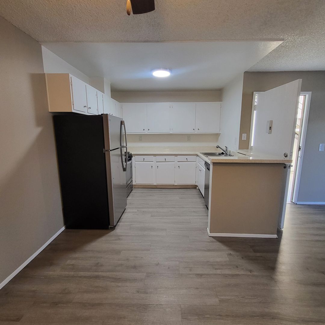 Chula Vista Apartment: 652 Moss St