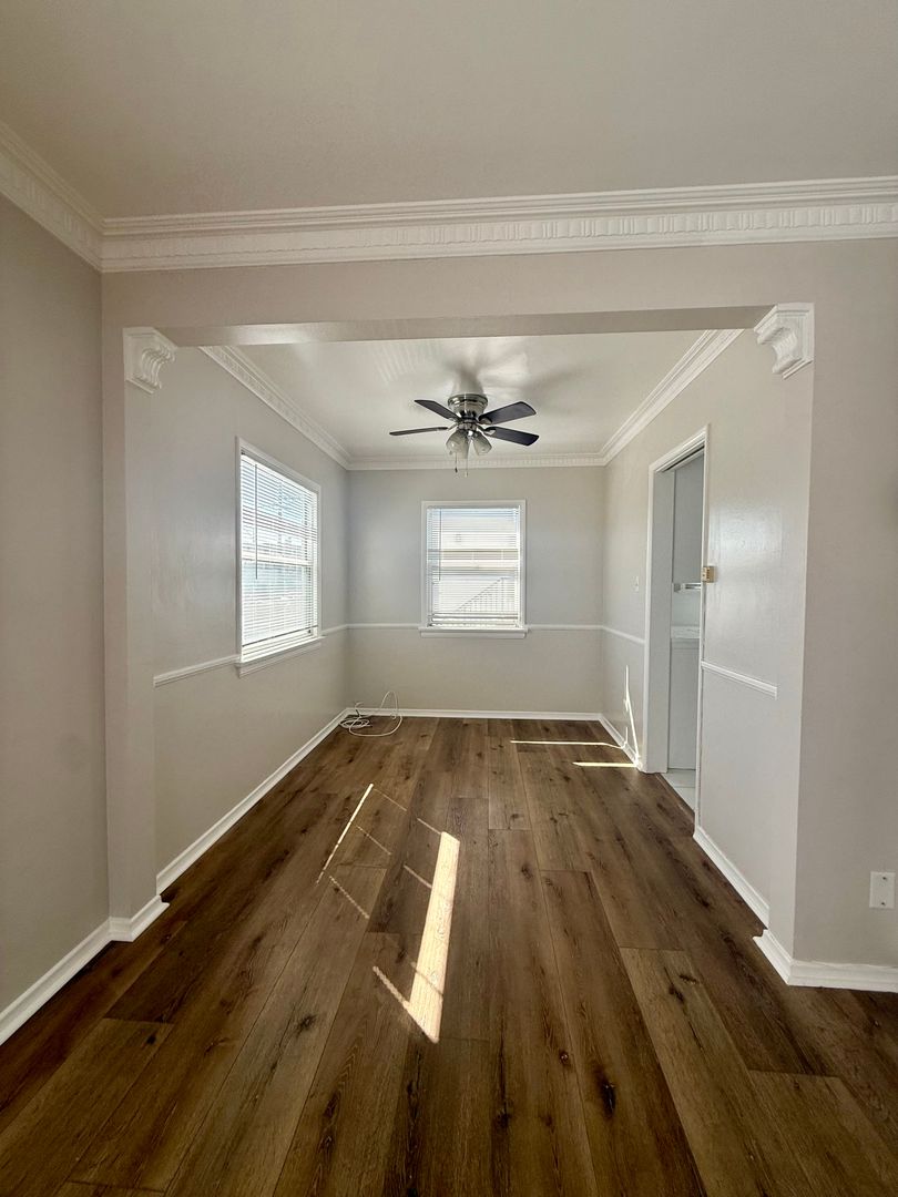 Long Beach Apartment: 4433 E 4th St